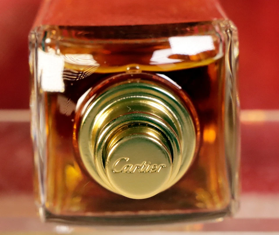 Concentración de perfume Cartier Les Heures Voyageuses Oud & Musc 2,5 oz (75 ml). Foto 4 de 4