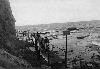 Japan Sagami Bay peninsula Enoshima visitors on their way to visit- Old Photo