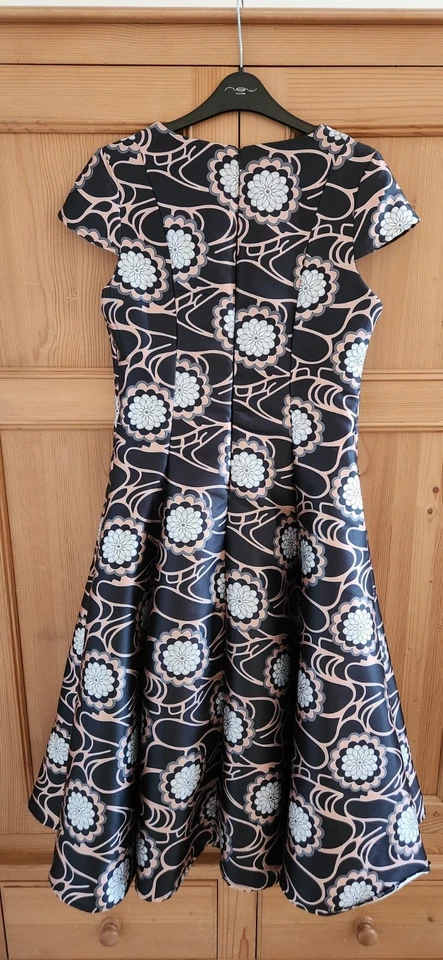*LOVELY* TRUE DECADENCE BLACK/WHITE FLORAL AUTUMN/WINTER FLARED A-LINE DRESS 14 - Image 3 of 4