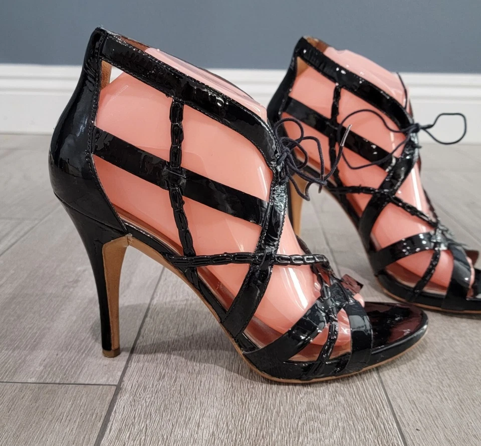 SIGERSON MORRISON charol negro enjaulado tacones con tiras 9,5M Foto 2 de 4