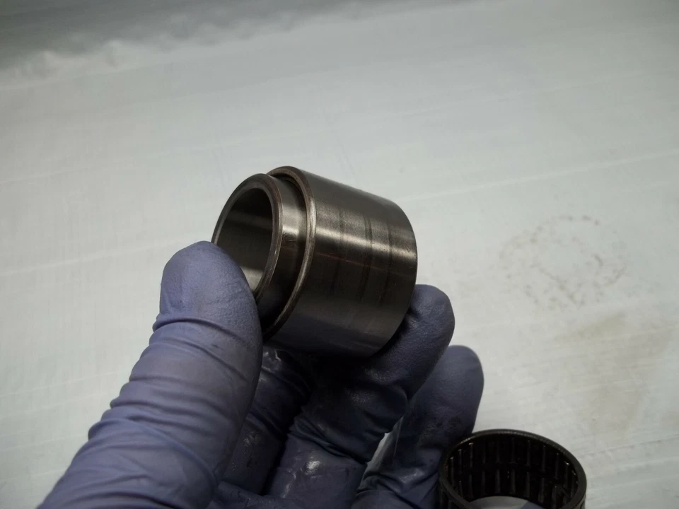 Peças de motor Honda VT1100 Shadow OEM dois rolamentos de agulha e estator de embreagem manga - Imagem 4 de 4