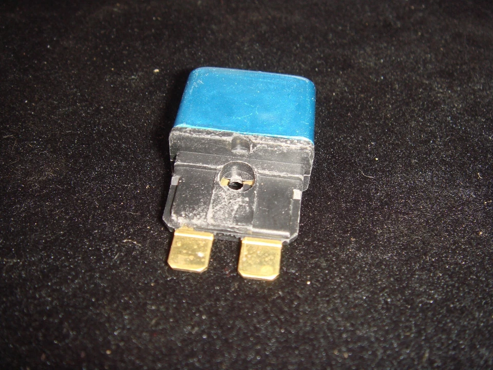 Disyuntor Harley 15 Amp FLH FXST 1994 Up Electra 74587-94 EE. UU. MC-CBR4 H1 Foto 2 de 4