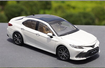 1/18 Scale Camry 2021 8th Generation White Diecast Car Model Toy