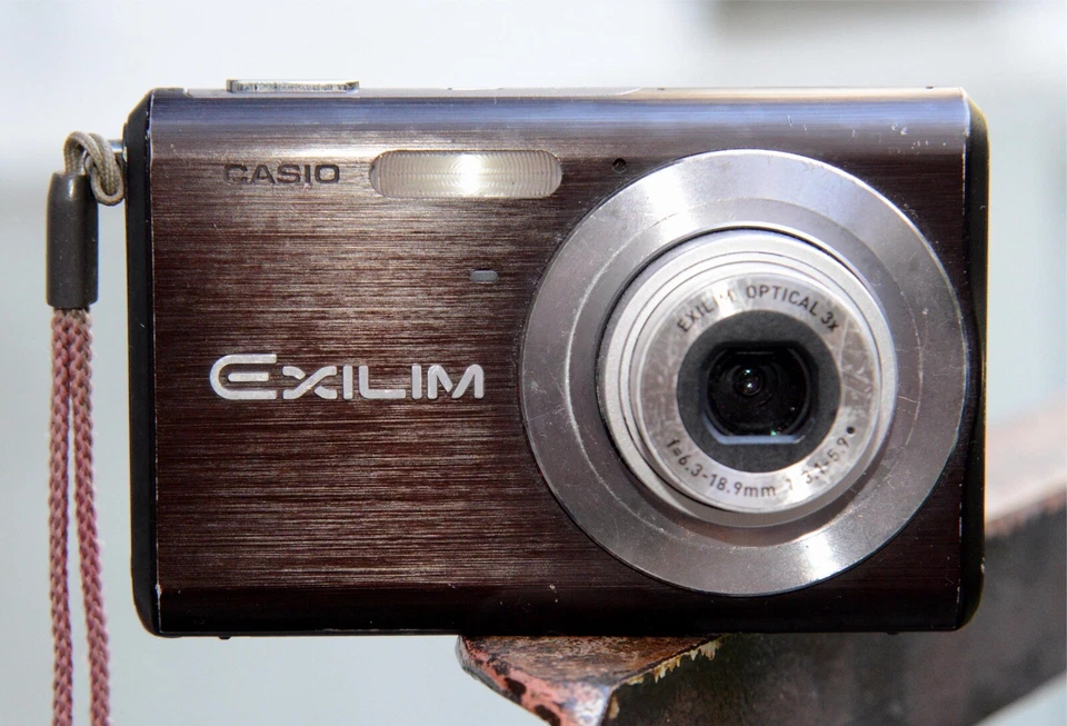 CASIO EXILIM EX-Z60 Digitalkamera 6 MP 3x Zoom  Digicam Bridge metallic braun