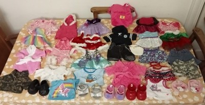 Build A Bear Bärenfabrik großes Kleiderpaket wie auf 17 Bildern zu sehen
