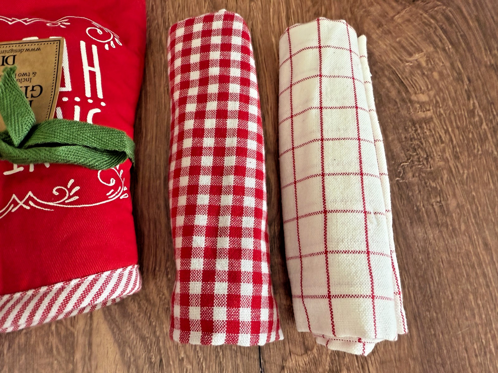 DII Design Imports Santa's Helper Christmas Potholder & Dishtowel Gift Set NWT