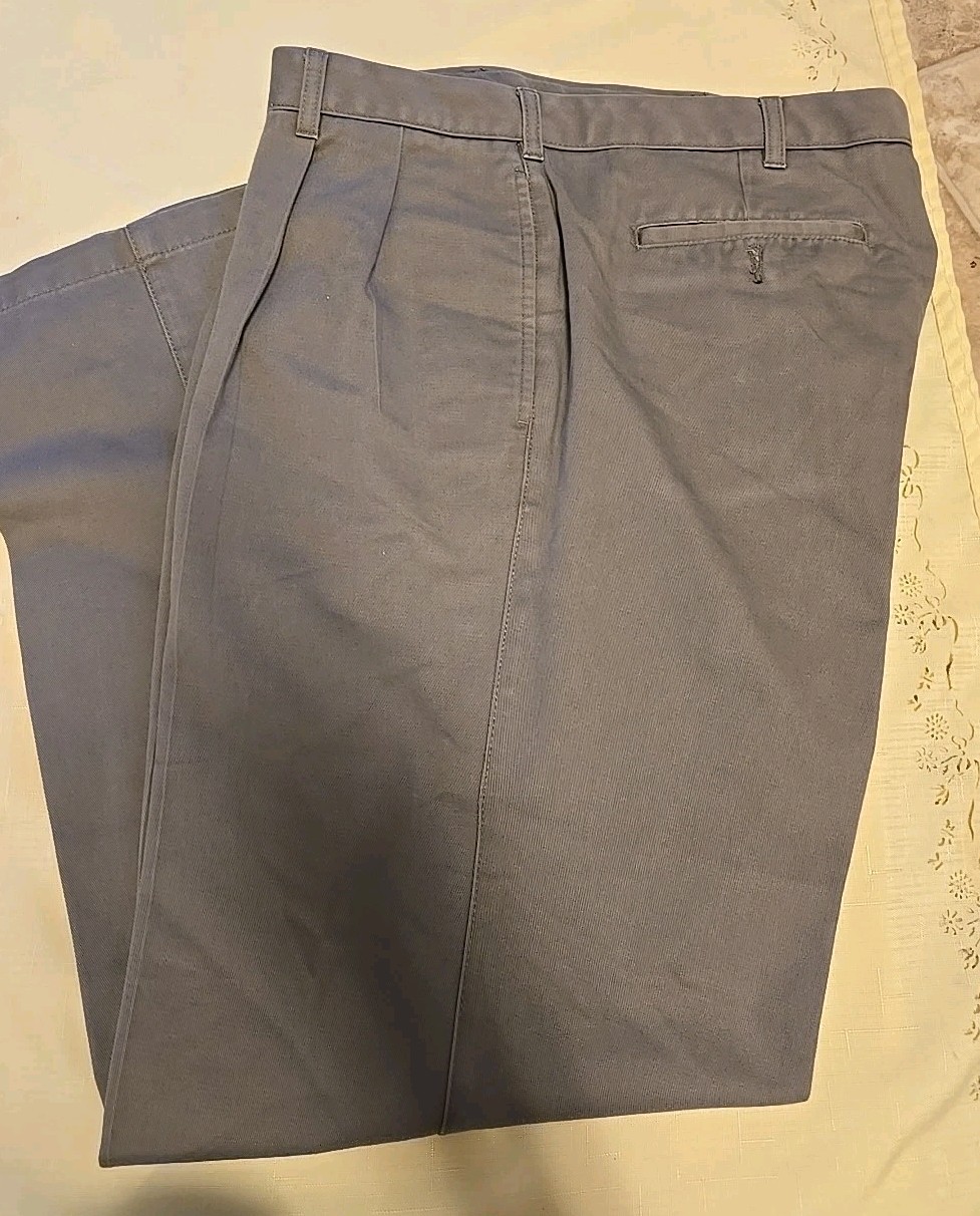 Vintage Van Heusen Men's Brown  Cotton Pleated Casual Pants Straight Leg 36 X 32