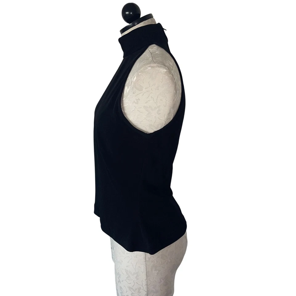 Blusa feminina Tadashi Deadstock vintage década de 1990 tamanho M preta gola alta com zíper nas costas - Imagem 2 de 4