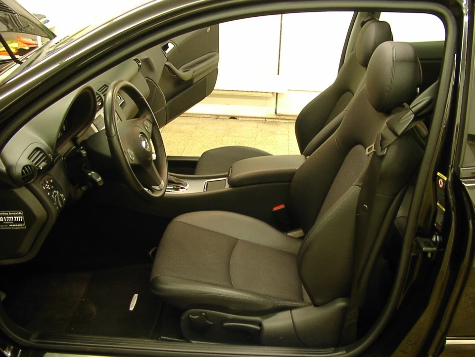 Ringeltäubchen ! Mercedes CLC 180 Kompressor aus 2008 mit nur 28200 km ! - Bild 2 von 4