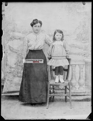 Glasplatte altes Foto Negativ schwarz-weiß 9x12 cm Figuren Frankreich