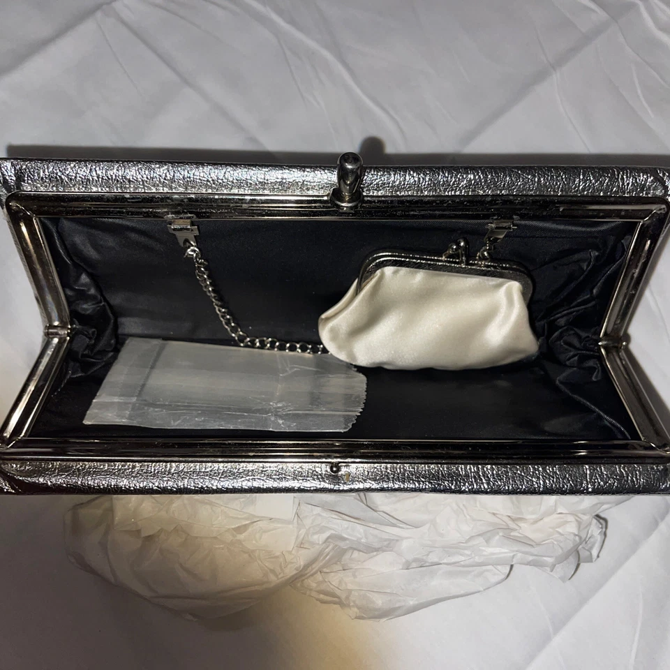 Bolso sin asas con marco de fiesta plateado con monedero y espejo de vidrio cortado Foto 4 de 4