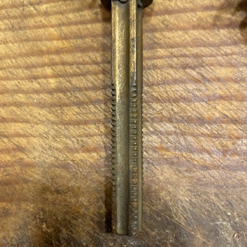 ANTIGUA perilla de puerta de armario vintage pulgar giro roscado husillo cuadrado ~ hierro fundido - Imagen 7 de 7