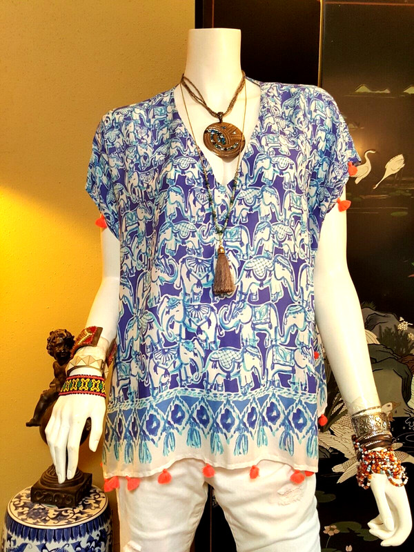 LILLY PULITZER  MED /S  PONCHO LOVELY COLORS PRINTS- ELEPHANTS TASSELS PERFECT!