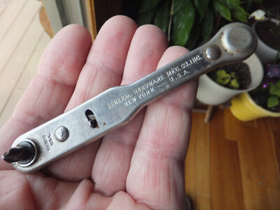 Vintage General Hardware Mfg Co Inc No. 807-X, NY, USA - Ratcheting Screwdriver