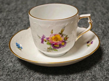 Kaiser Porzellan Tasse & Untertasse Wei&szlig; gebl&uuml;mt mit Goldrand