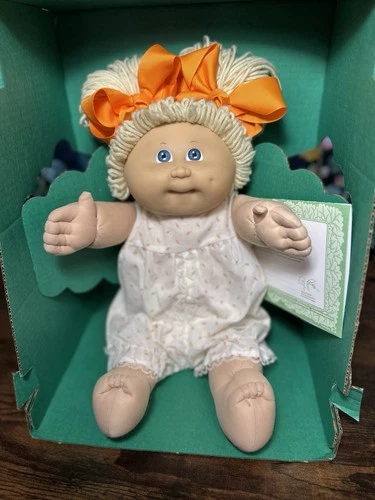 Cabbage Patch Kid/Coleco/ 1985/Hong Kong/HM3/blond/blue/dimple/CPK Clothes