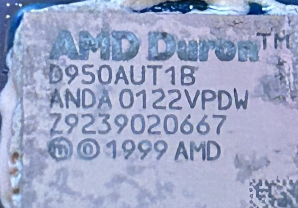AMD Duron D950AUT1B 950MHz Socket 462 / Socket A Ceramic Vintage Processor CPU - Image 2 of 4