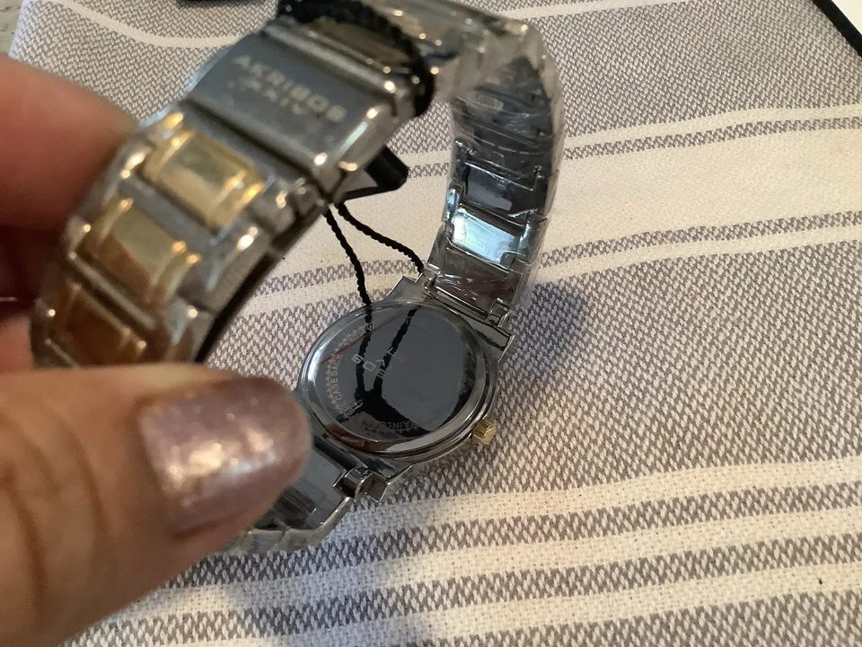 Reloj pulsera de cuarzo para mujer Akribos XXIV AK507TT diamantes brillantes de dos tonos Foto 2 de 4