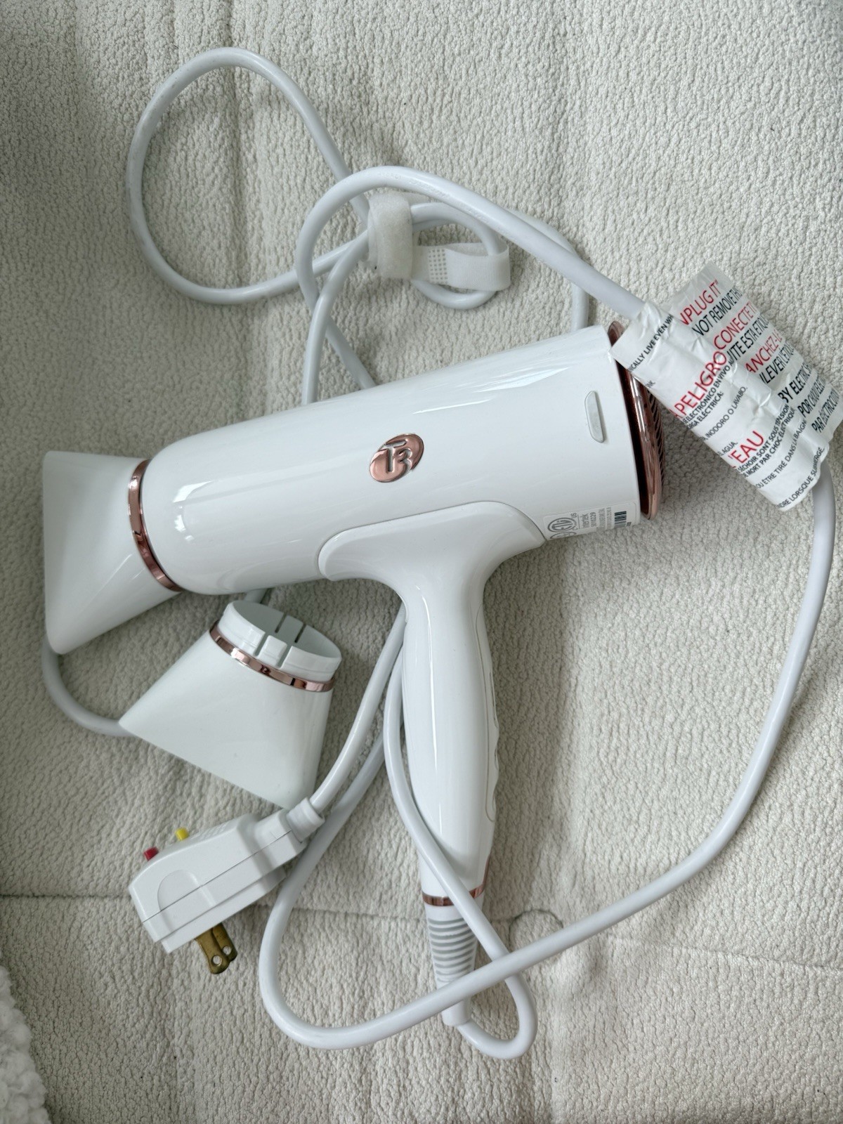 T3 White Full-size Hair Dryer Model 76820 with two attachments