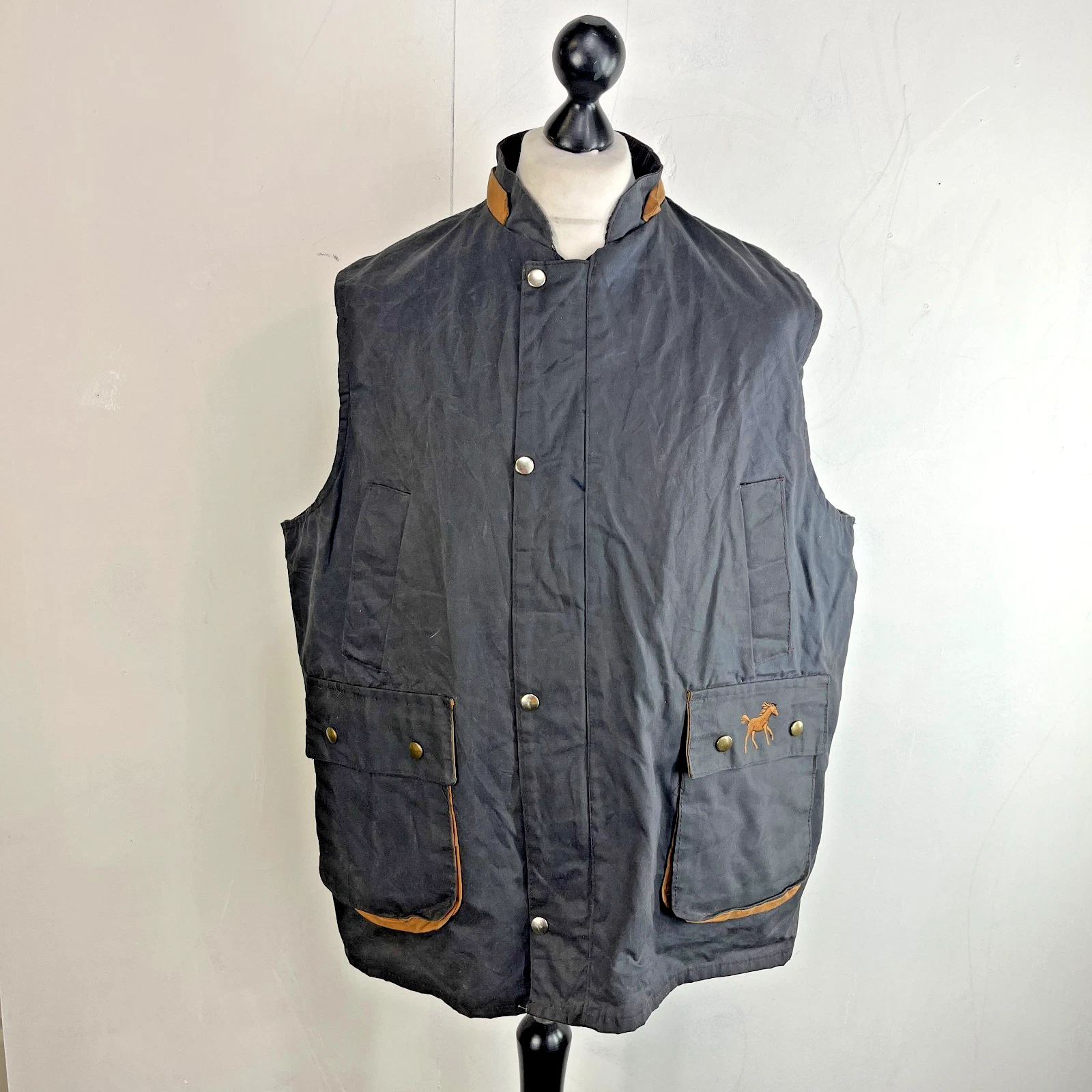 High Divers Wax Waterproof Gilet/Bodywarmer in Black Size 2XL Embroidered
Opens in a new window or t