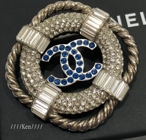 CHANEL Spilla Spilla AUTENTICA Catena Coco Vintage Logo CC Argento Strass Blu F/S