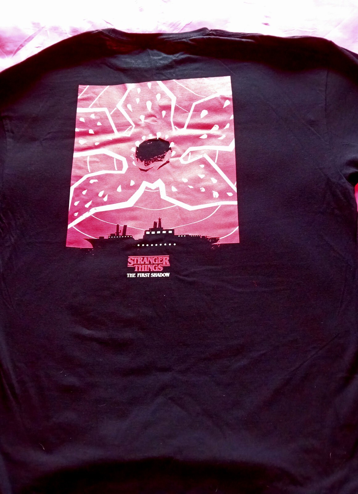 Stranger Things RARE promo shirt London the First Shadow + extra *UNWORN/NEW* image 3