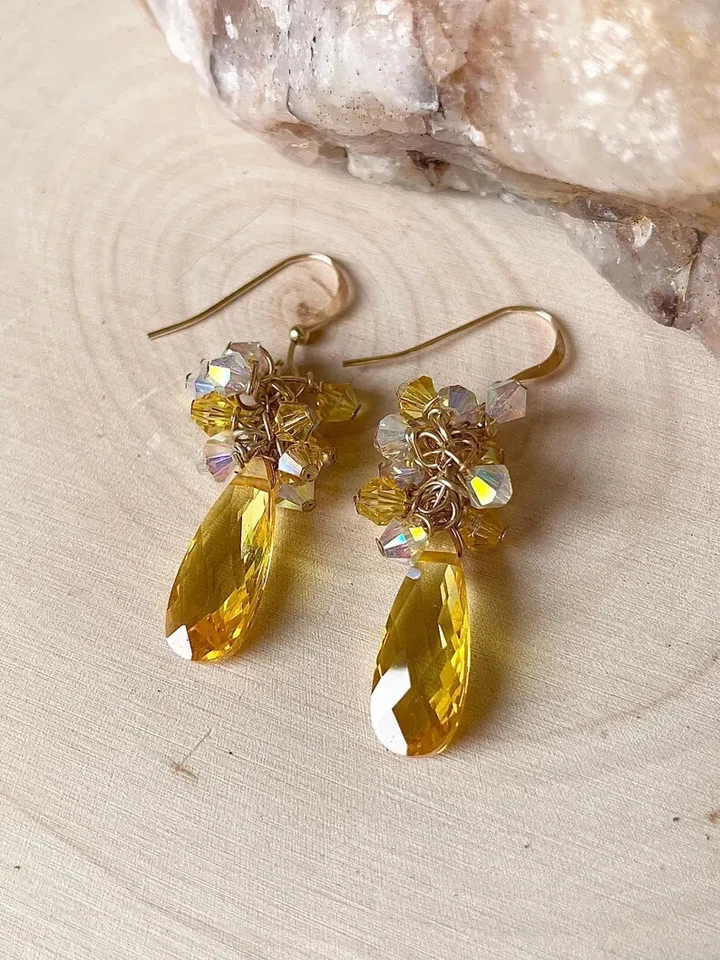 Brincos de gancho pendurados de cristal amarelo Swarovski feitos à mão - Imagem 3 de 4