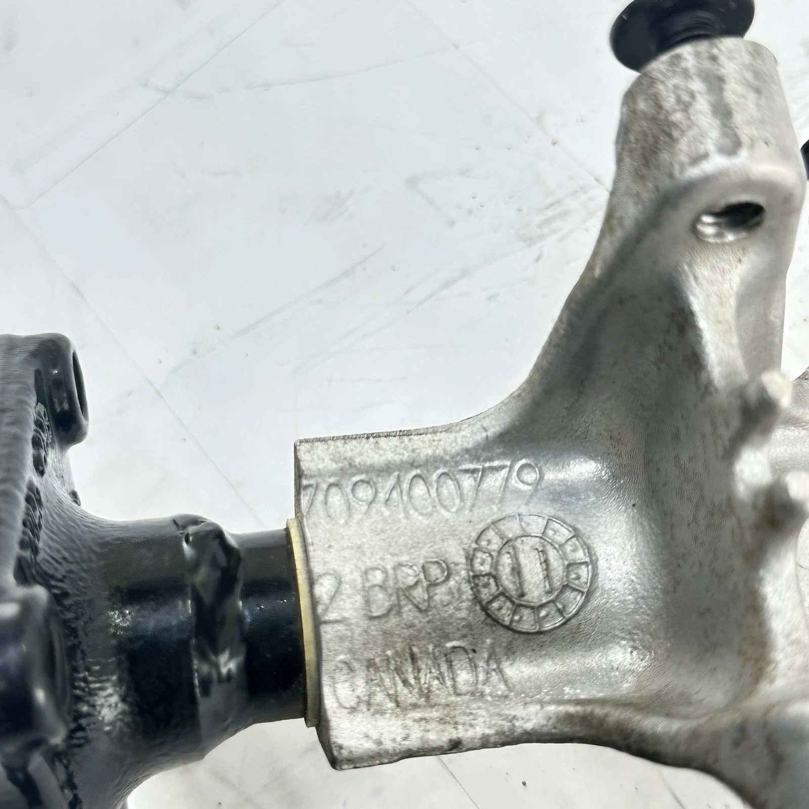 2012 CAN-AM Spyder RT-S SE5 Front Lenksäule Halter Welle Support