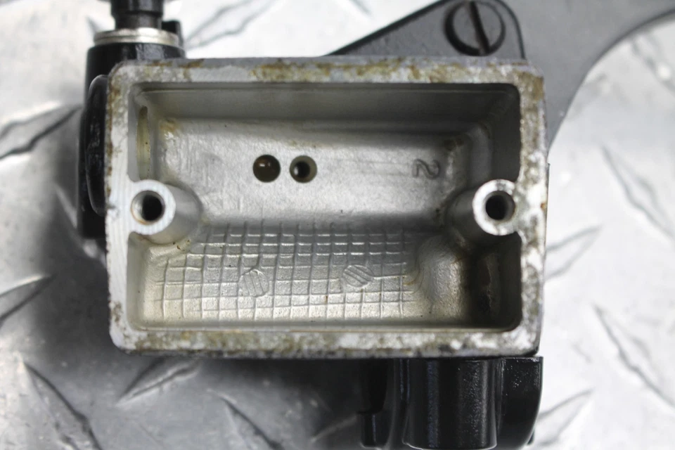 1990 KAWASAKI NINJA 500 EX500A FRONT BRAKE MASTER CYLINDER 带 CLUTCH PERCH — 第 3/4 张图片