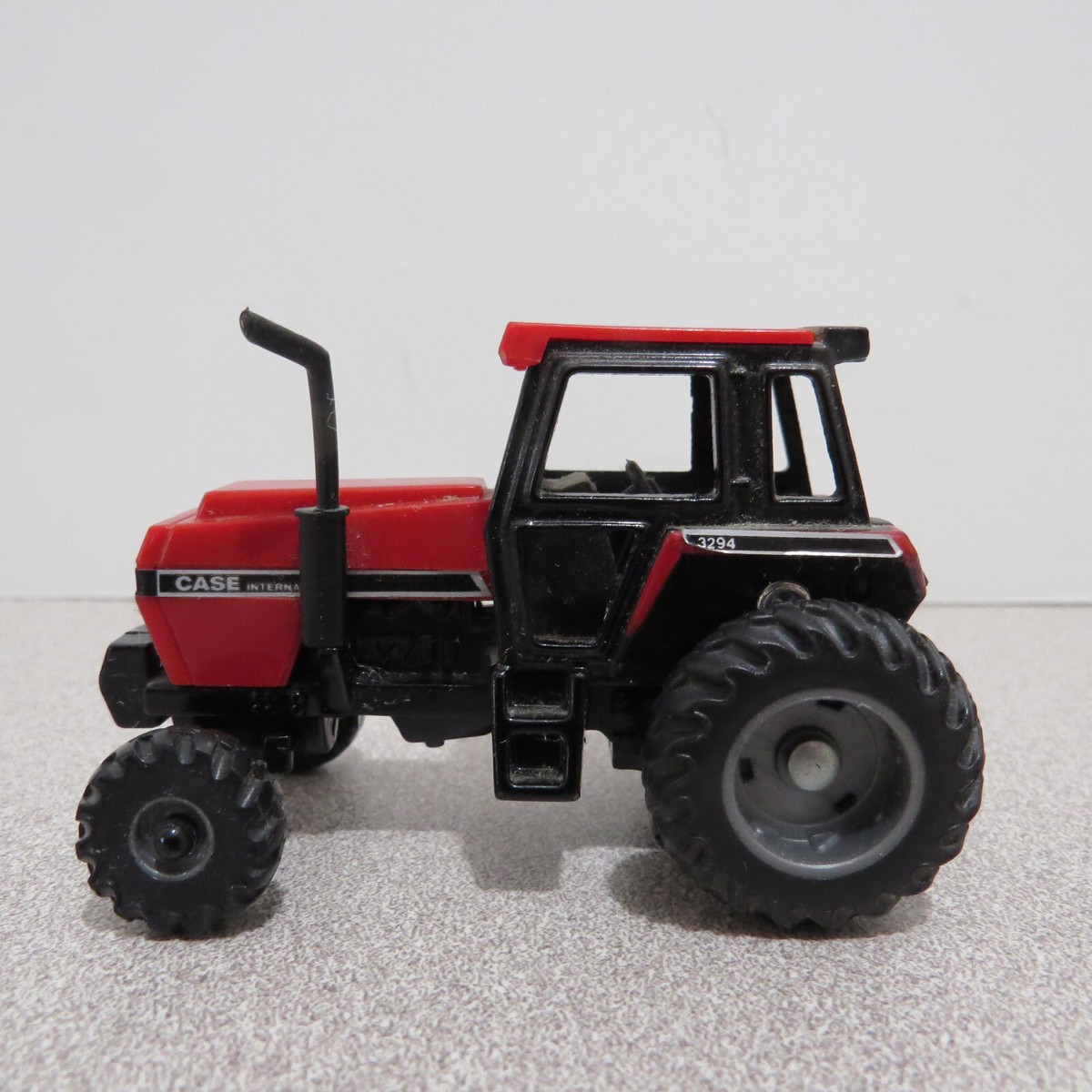 ERTL CASE インターナショナル　トラクター　3294 Vtg. 1/16 ERTL Case International 3294 Tractor Front Wheel