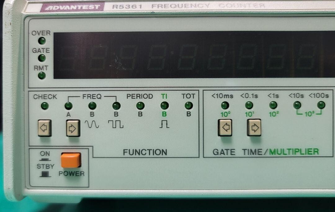 ADVANTEST R5361 超高安定OP-23付 周波数カウンター 1GHz ADVANTEST R5361 超高安定OP-23付 周波数カウンター 1GHz - メルカリ