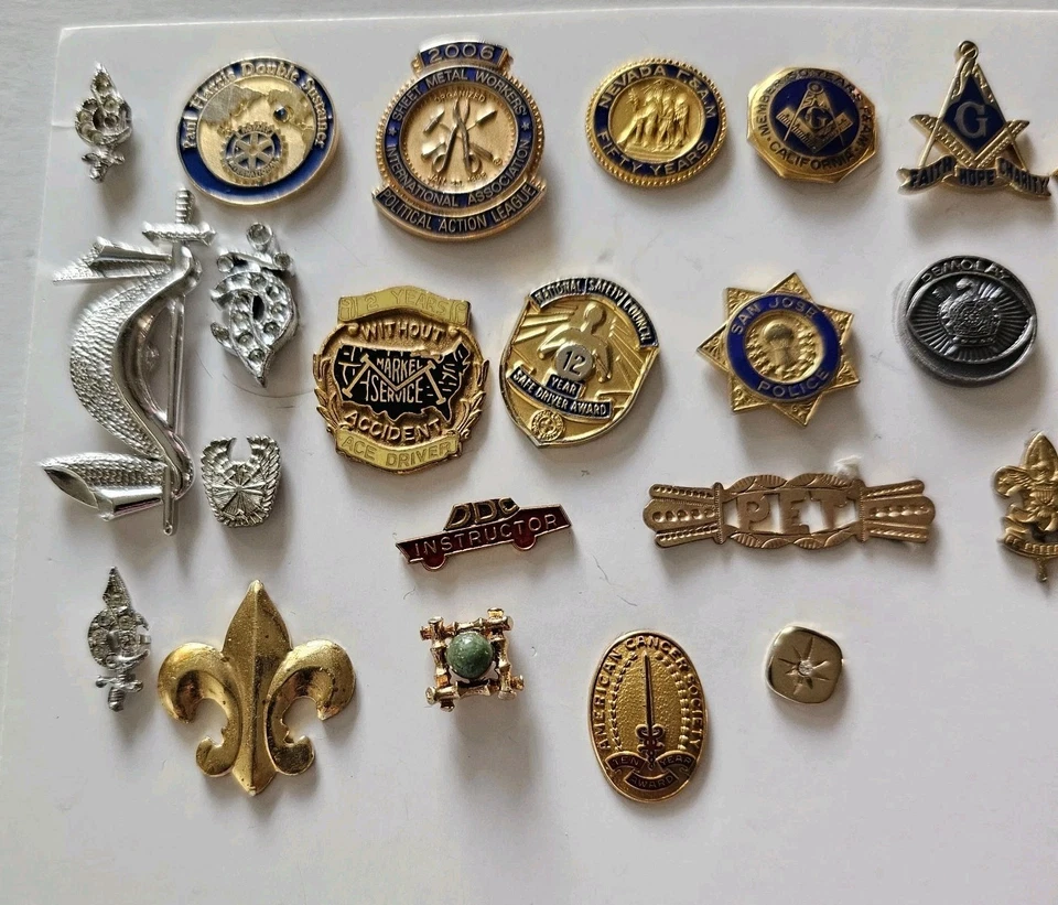 Lote de prendedores de servicio fraternal masón masónico DeMolay Police Union Scout de colección  Foto 2 de 4