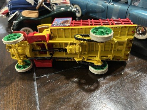 First Gear 1:34 Scale 1925 Mack AC Depot Truck Coca-Cola - Bild 4 von 7