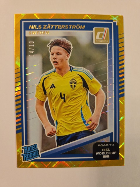 Nils Zatterstrom 2025-26 Donruss Road to Fifa RC Gold Diamond 04/10 Trikot Nr.