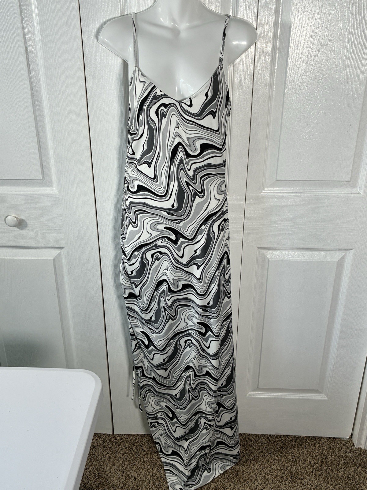 NWT Iris Black White Gray Side Ruching Split Maxi Dress Size Large