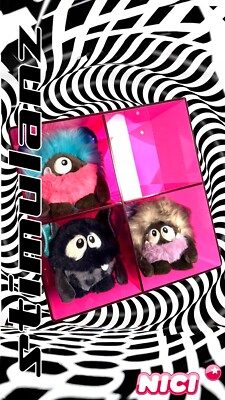 NICI 3 Stück Monsterdoos Fluffy Cute Plus Pink acrylic glass Setzkasten SET