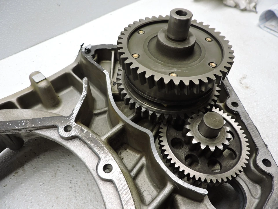 BMW K100 LT K 100 1000cc 1987 carcasa de campana del motor y engranajes de accionamiento de arranque C4 Foto 3 de 3