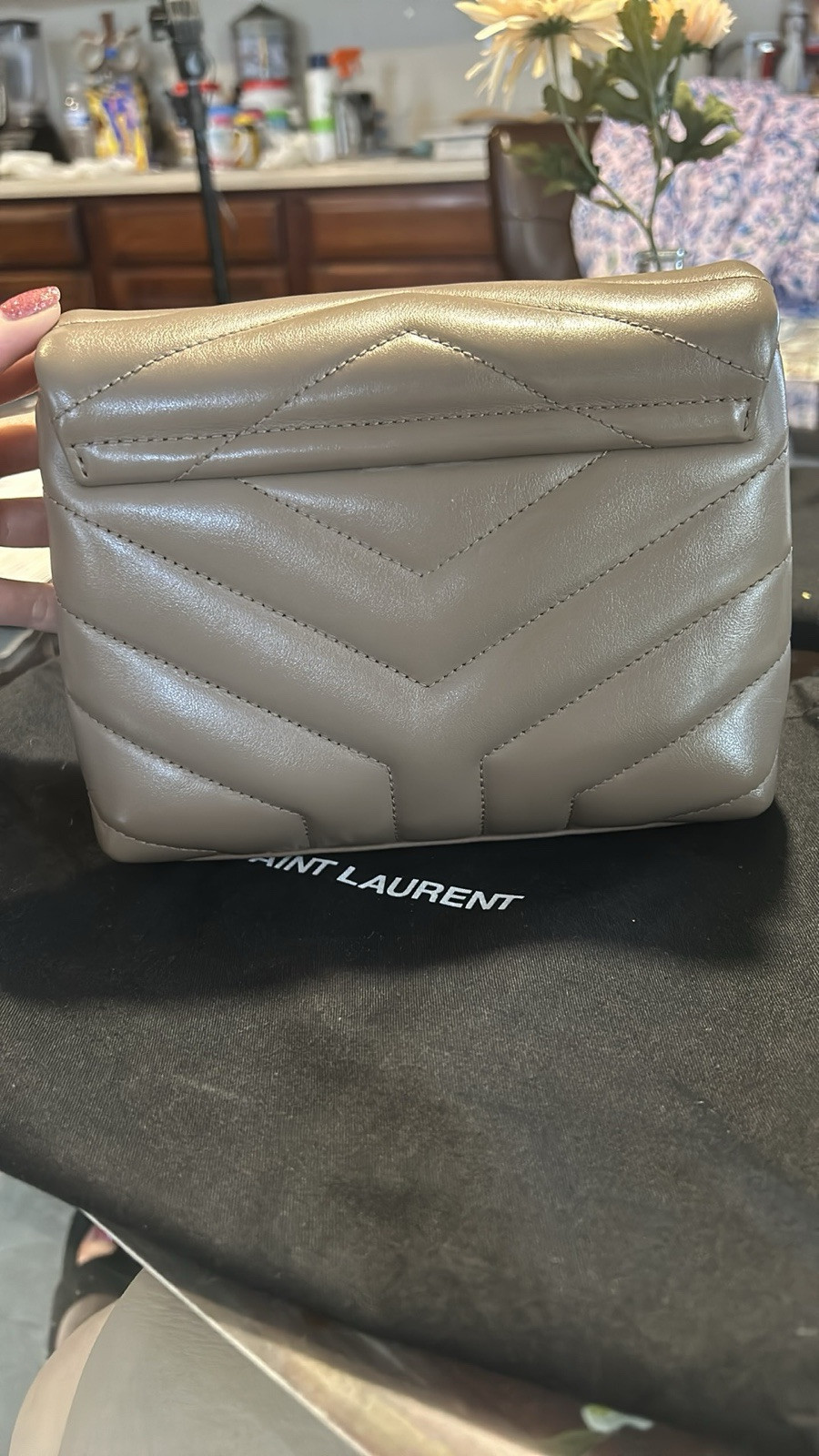 Borsa a tracolla Saint Laurent Loulou Matelasse Chevron giocattolo in pelle