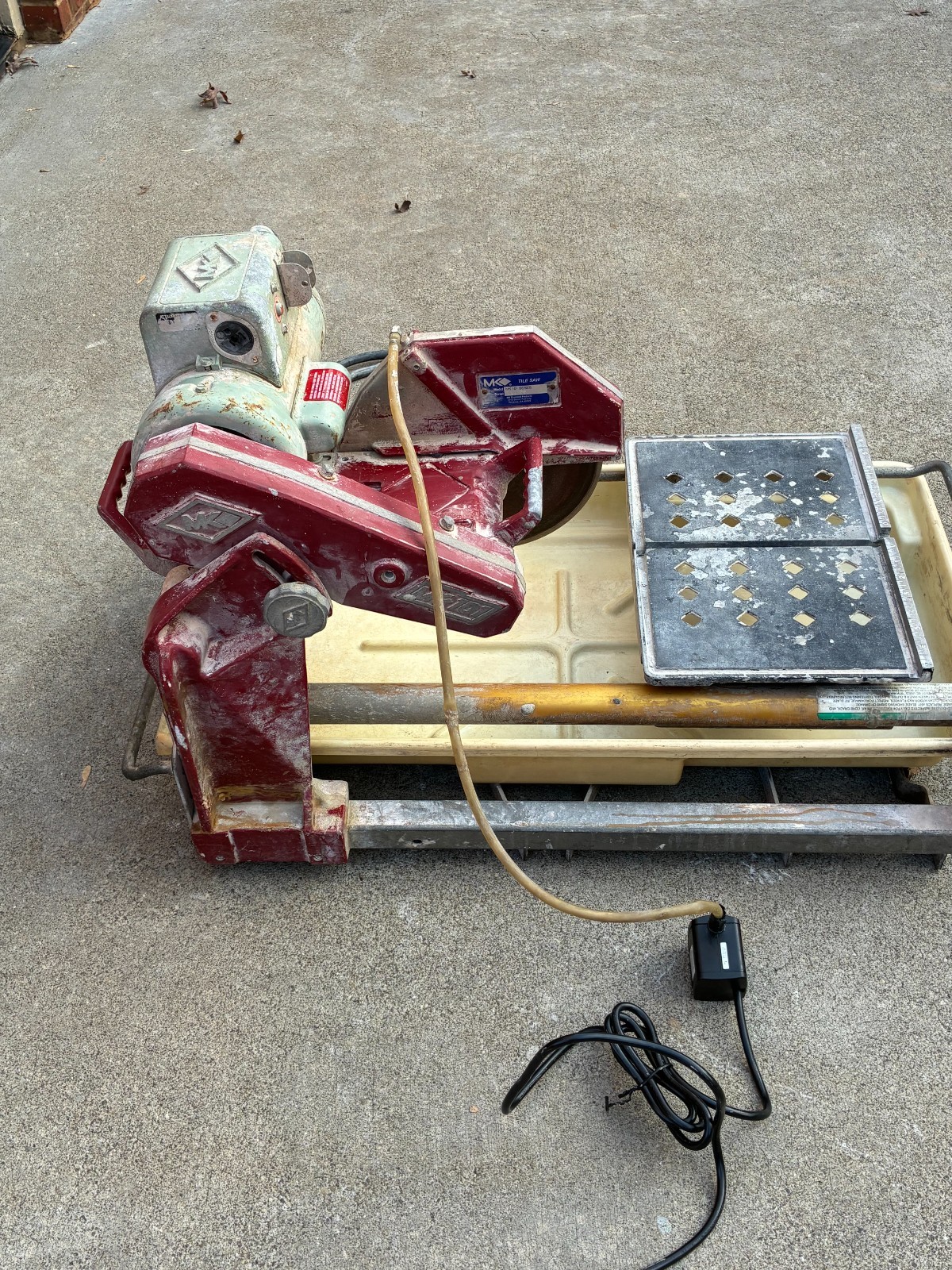 TILE SAW MK 101 series with diamond blade and in great shape