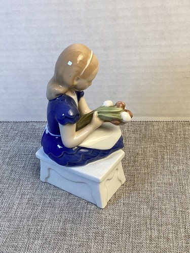 Vintage B & G Porcelain Figurine, “Ida’s Flowers”, Bing & Grondahl, Denmark - Picture 3 of 6