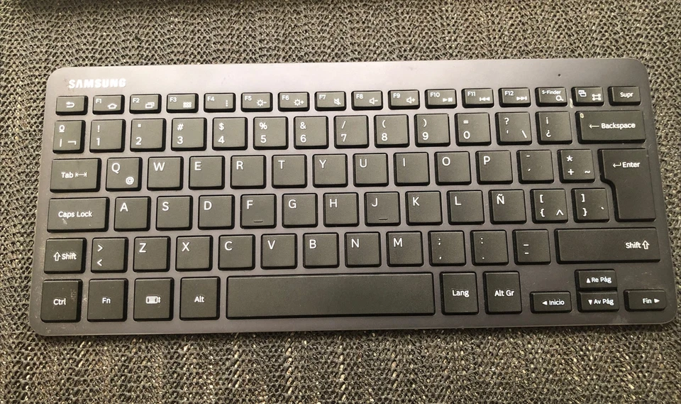 Samsung Model EE-BT550 Wireless Bluetooth Keyboard, No Power USB cord, Tested. - Image 2 of 3