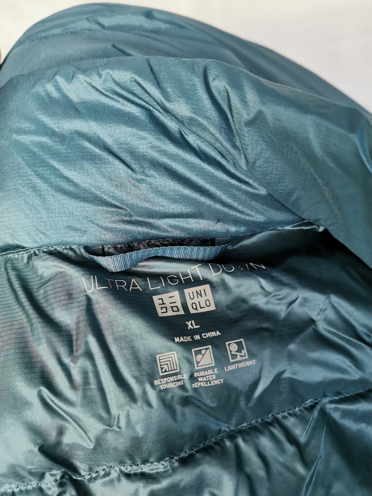 Uniqlo Ultra Light Down Blue Jacket Coat Size XL Lightweight Water