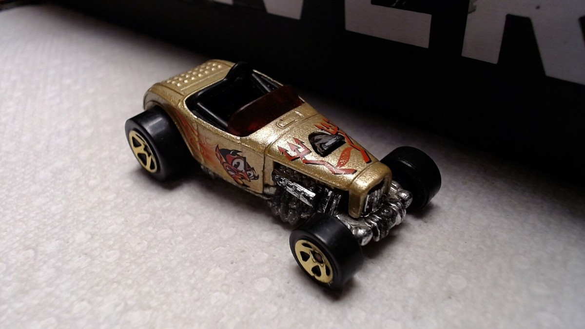 1999 Hot Wheels Deuce Roadster Gold 