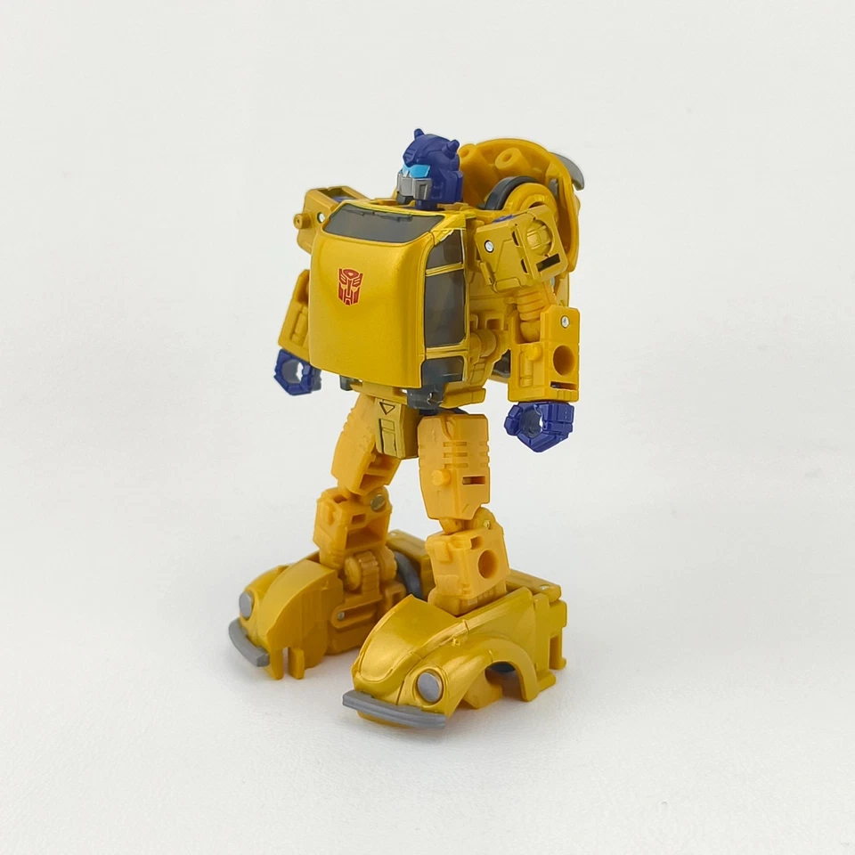 Transformers Autobot Goldbug Complete Legacy Creatures Collide Deluxe Class - Imagem 2 de 4