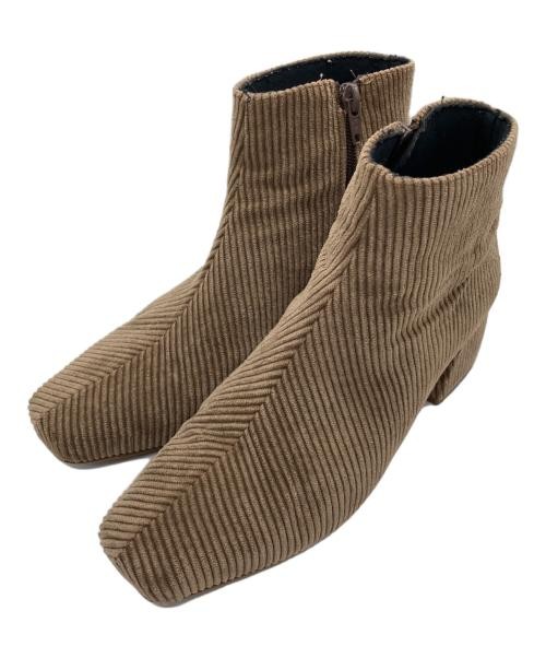 REMME Chunky Heel Corduroy Boots in Ivory