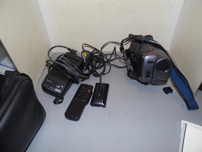 Sony Handycam CCD-TRV12 Video 8 Camera 8mm Camcorder + Accessories