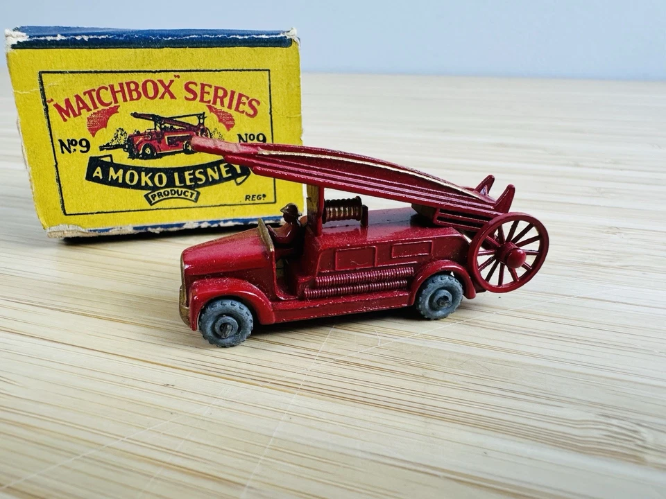 MATCHBOX REGULAR WHEEL NO. 9-A DENNIS FIRE ESCAPE MIB - Image 2 of 4