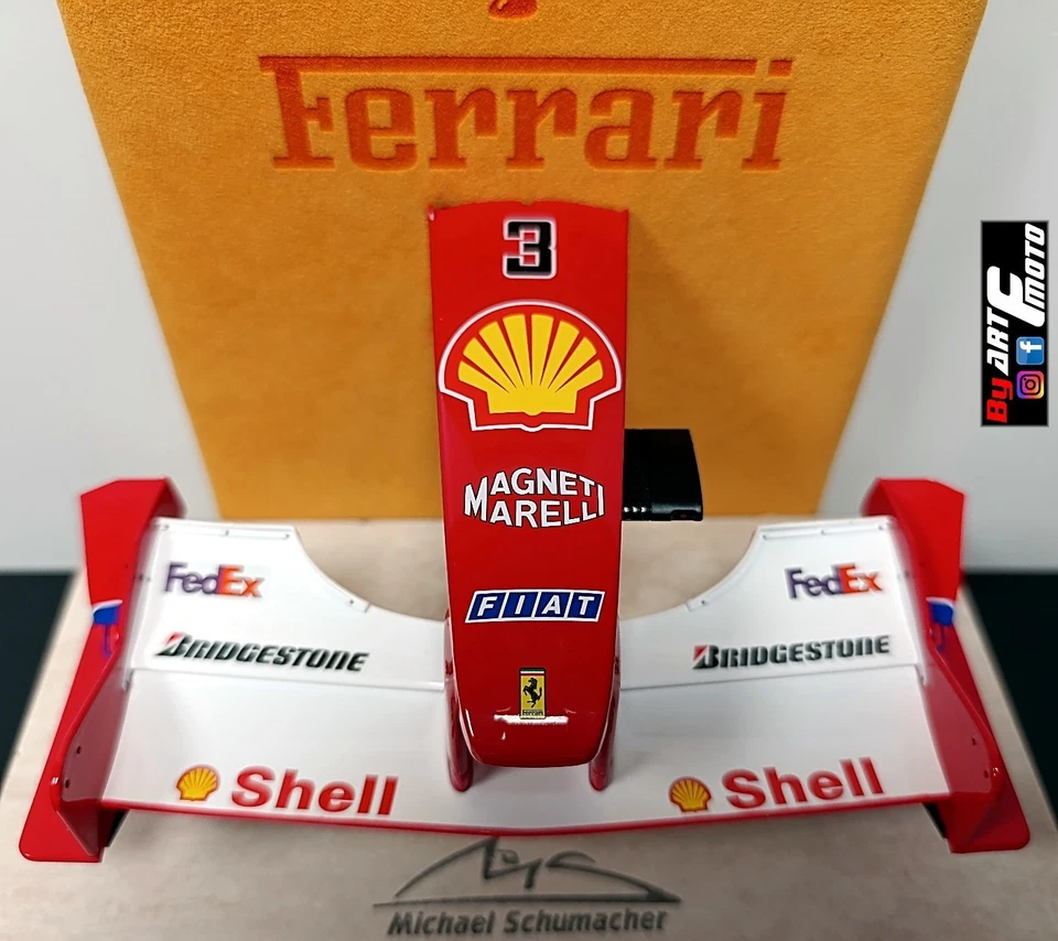 Musetto FERRARI F1-2000 M. SCHUMACHER - base in laminato e supporto in alcantara - Immagine 4 di 4