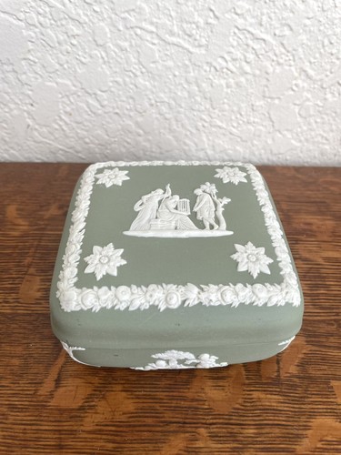 VINTAGE WEDGWOOD JASPERWARE SAGE GREEN BOX, TRINKET DISHES, CANDLEHOLDER - Picture 6 of 22