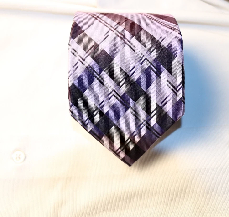 Corbata de seda tejida a cuadros gris lavanda PAUL FREDRICK 57" L X 3,5" W Foto 2 de 4